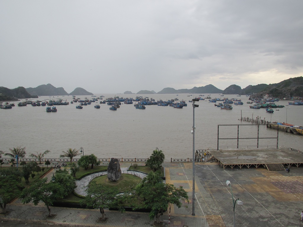 Die Aussicht vom Hotel in den Hafen. Alles Fischerboote